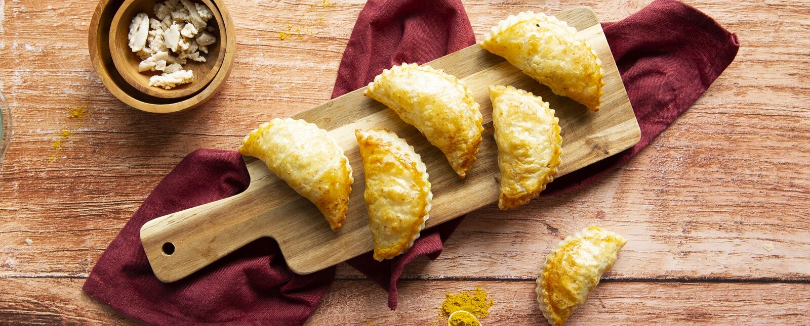 Volkoren bladerdeeghapjes vegetarische kip-kerrie - Recept - Koopmans.com